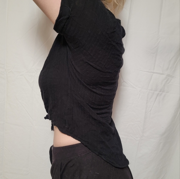Short-Sleeve Black Tie-Front Crop Top - Picture 3 of 6